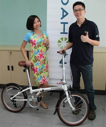 Emily Chng of Malaysia pictured with dahon distributor Ruey Chan of Lerun